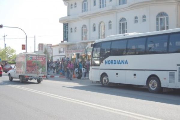 A intrat cu maşina într-un autobuz parcat, la Mangalia